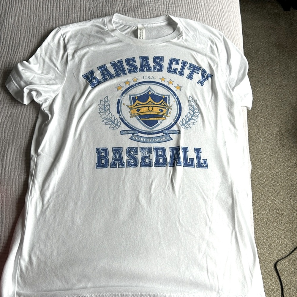 Kansas City Royals baseball white t shirt size L.